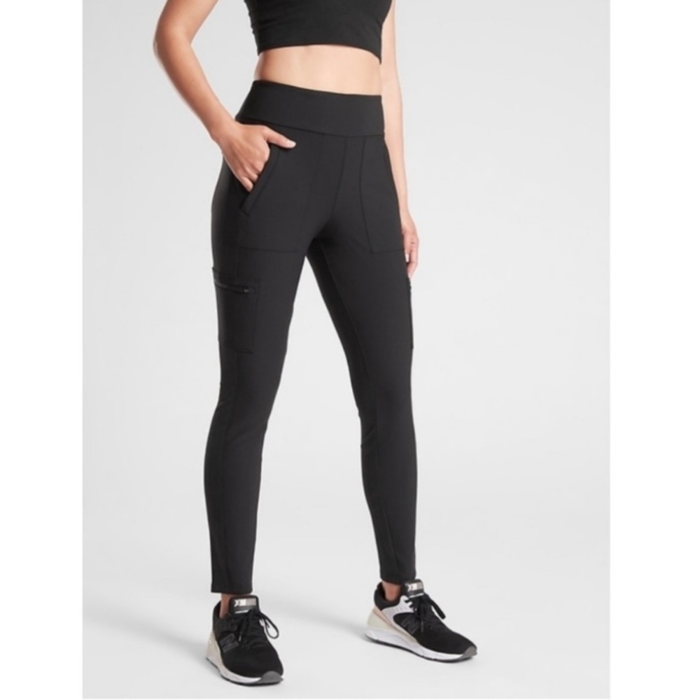 EUC Athleta Headlands Hybrid Cargo Pant Size 2 Black
